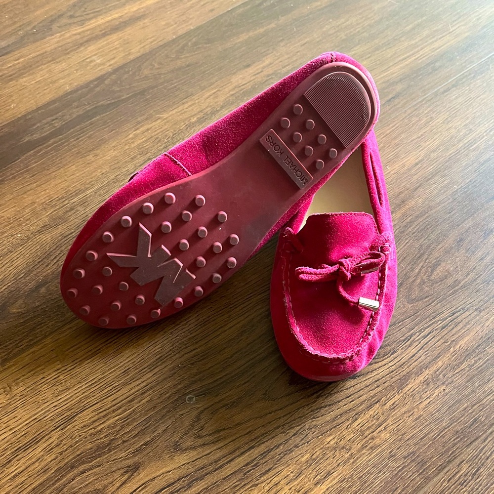 Beautiful Michael Michael Kors raspberry loafer style flats